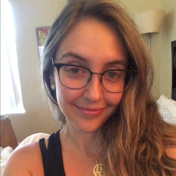 Meet your Posher, Danielle - Picture 1 of 1